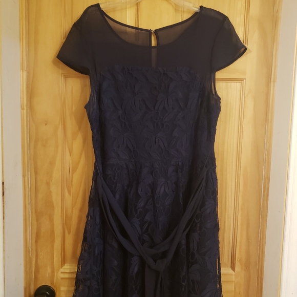 Dress - Picture 1 of 4